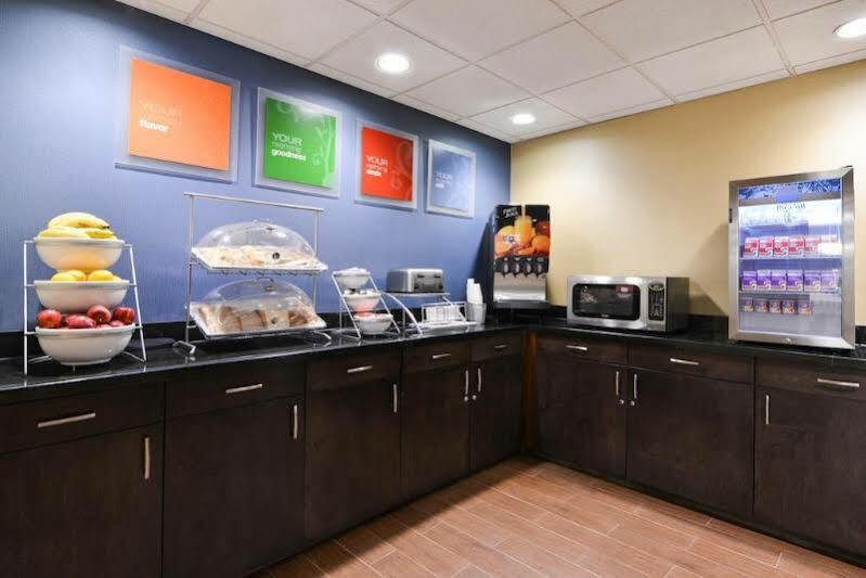 大学研究园康福特套房酒店 夏洛特 外观 照片